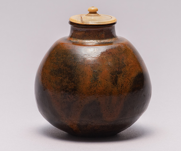 唐物茄子茶入  付藻茄子